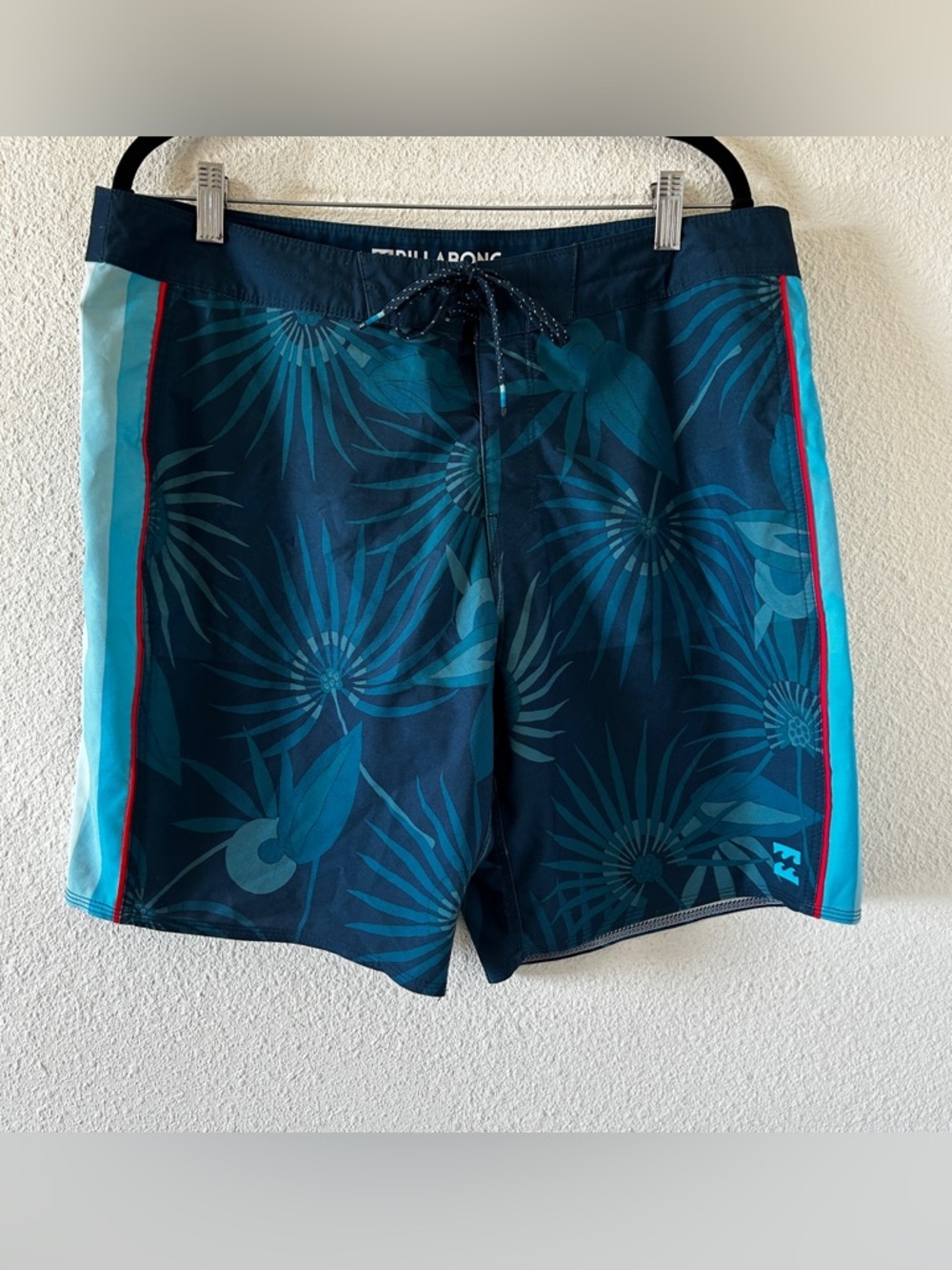Billabong Airlite D’bah Swim Trunk Board Shorts Beach Men’s 36 Blue Floral